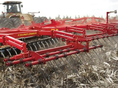Sunflower 1550 FIVE-SECTION FLEXIBLE DISC HARROWS