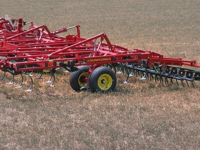 Sunflower 5056  FIVE-SECTION FIELD CULTIVATORS