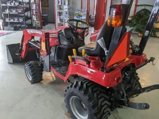 2022 Massey Ferguson GC1723E