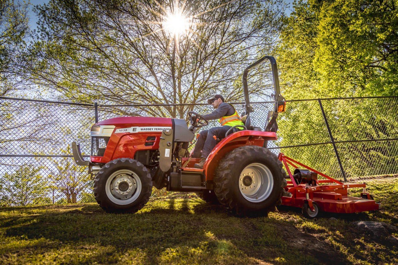 Massey Ferguson 1800 E Compact Tractor MF 1825 E