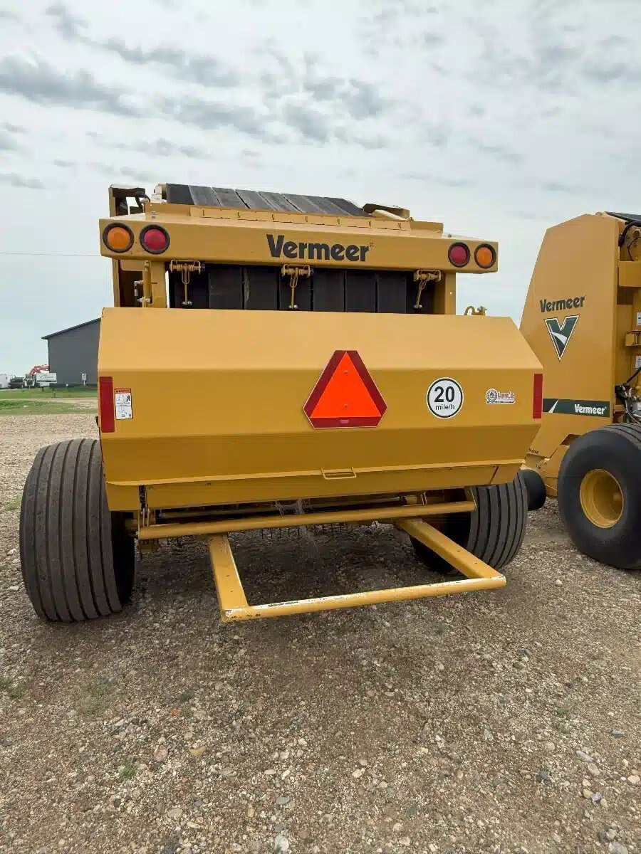 2022 Vermeer 605N