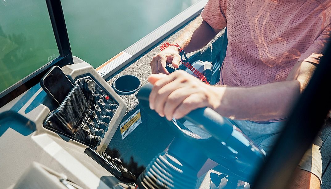 2026 Lowe Boats FS 1625 Metallic Black