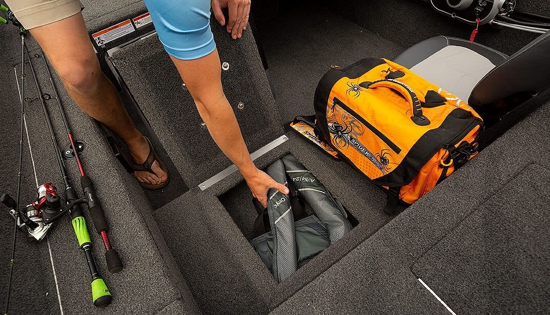 2026 Lowe Boats Skorpion 17 Silver Exterior Gray Carpeted Interior