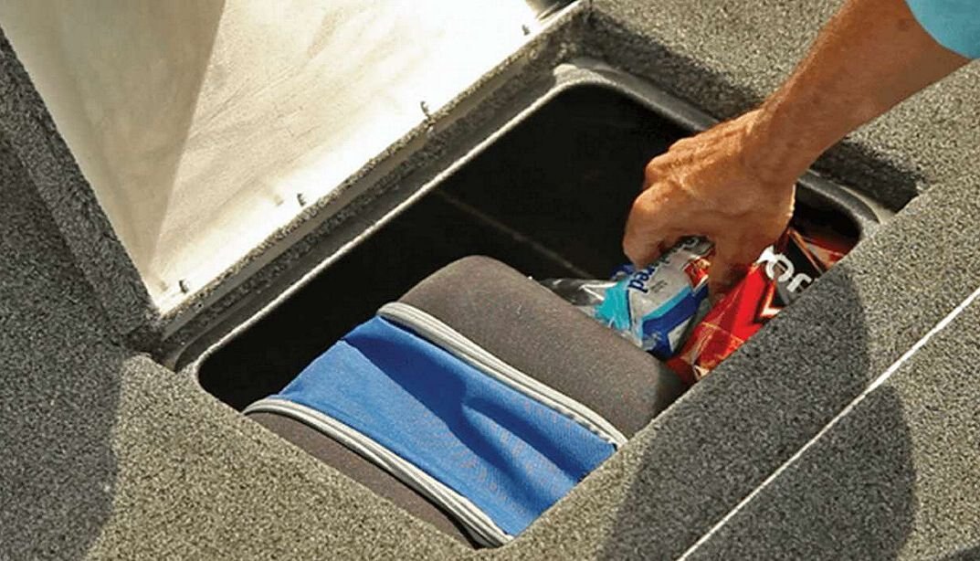 2026 Lowe Boats Skorpion 17 Blue Exterior Gray Carpeted Interior