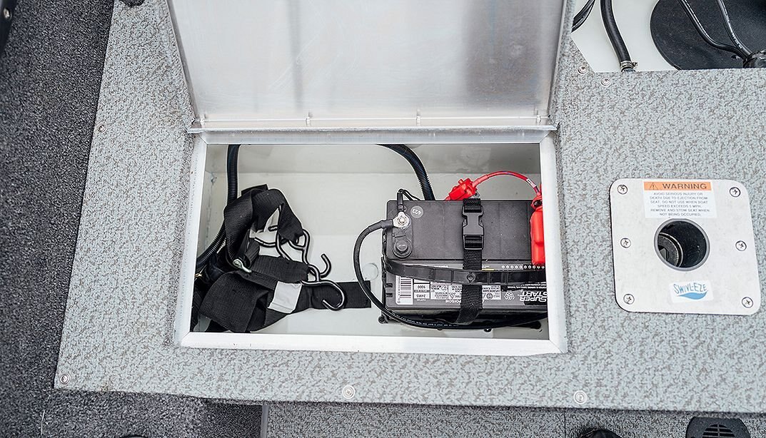 2026 Lowe Boats FM 1675 WT 2 Tone Black Base & Metallic Silver Accent