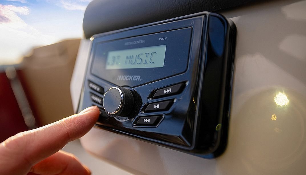 2026 Lowe Boats LS 210 Custom Graphic Surf White