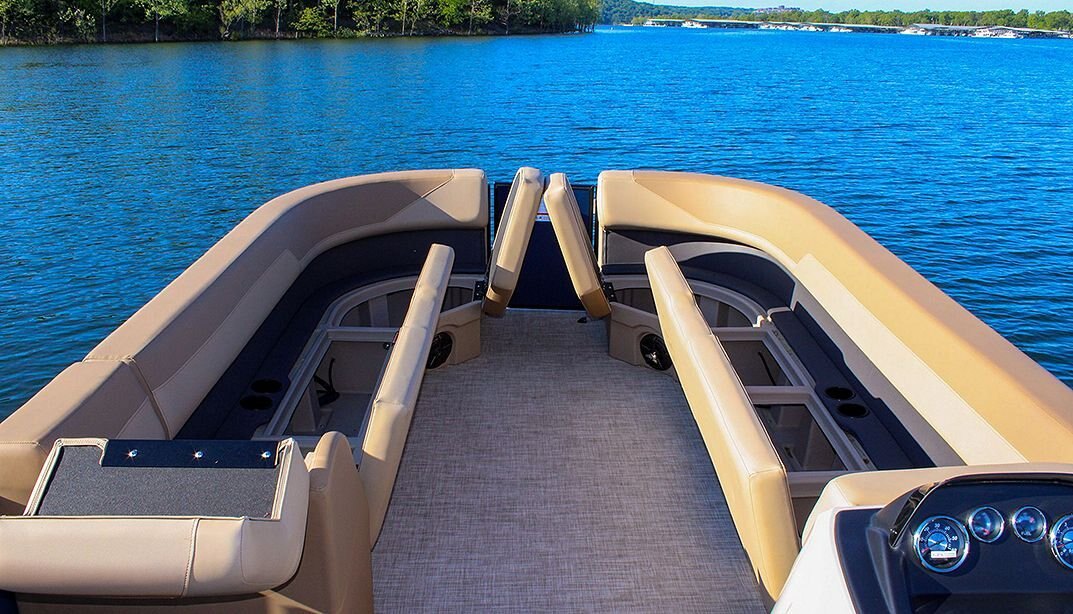 2026 Lowe Boats LF 232 White Metallic Fence