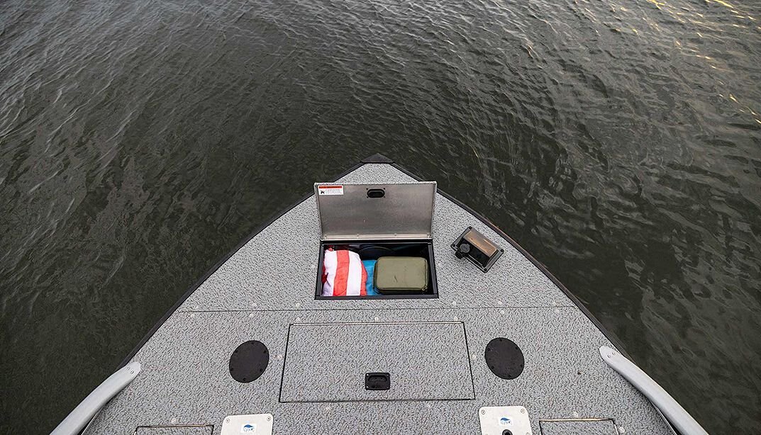 2026 Lowe Boats SD224 Silver Exterior w/ Gray Furniture