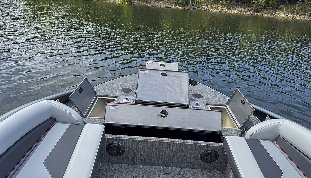 2026 Lowe Boats SD224 White Exterior w/ Gray Furniture