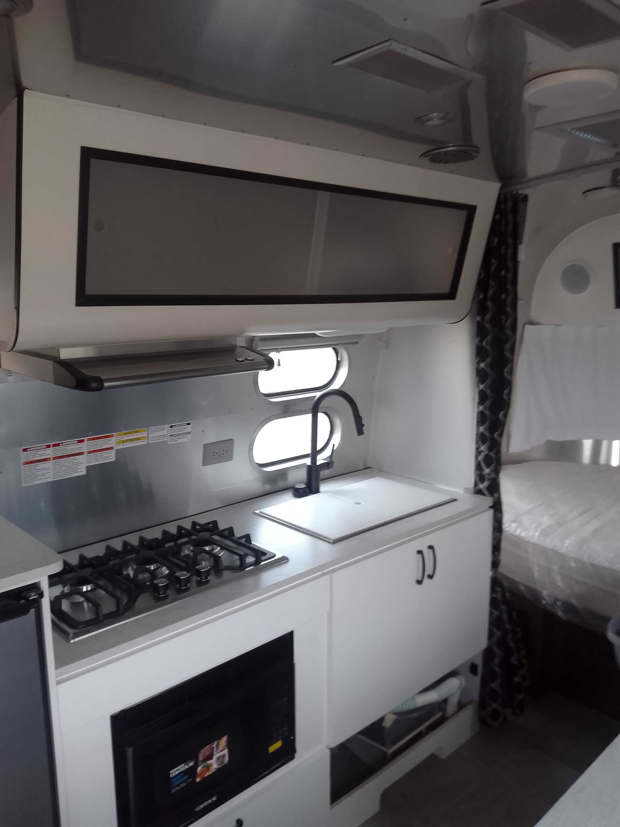 2022 AIRSTREAM CARAVEL 22FB