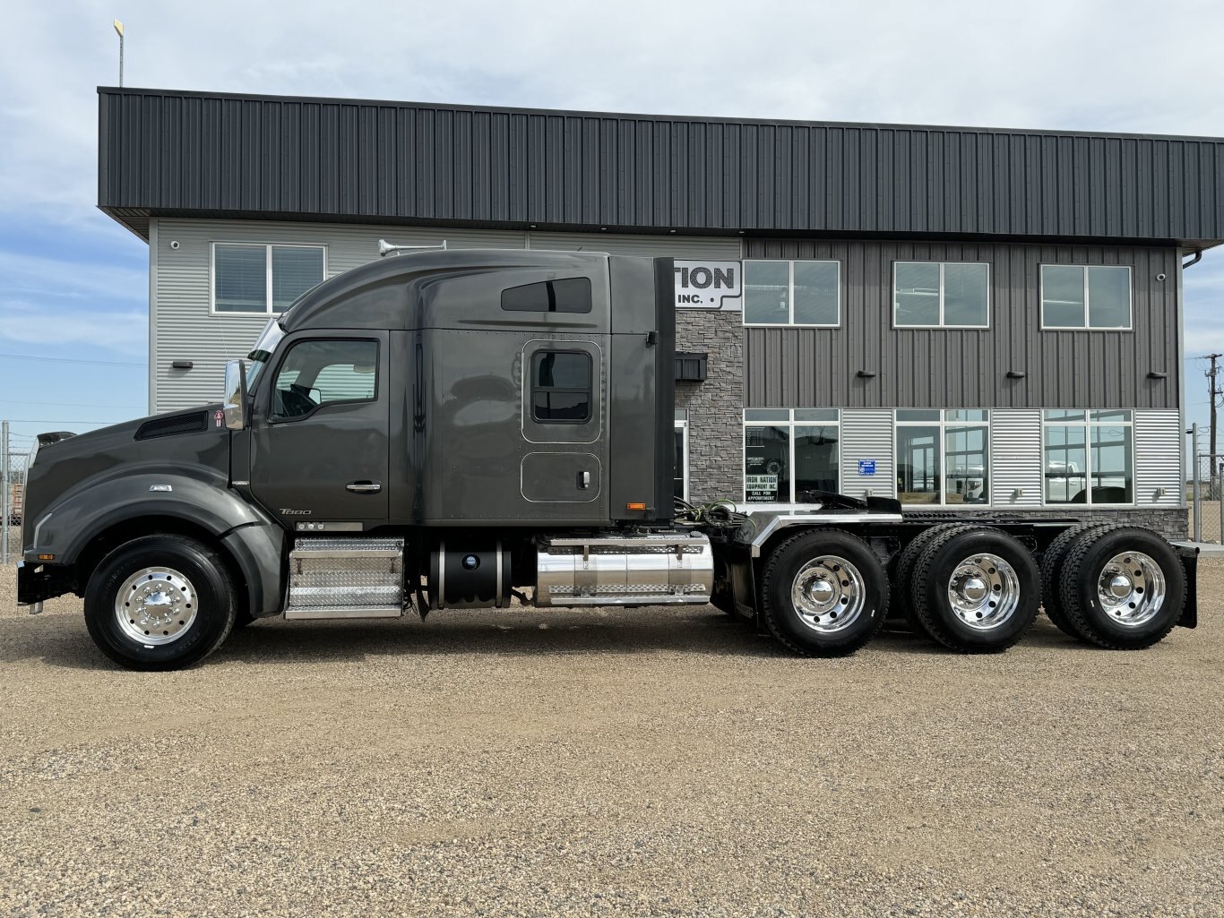 2020 Kenworth T880 Tri Drive