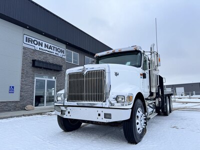 2006 International 9900 Picker Truck **Low Km & Hours**