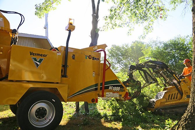 Vermeer BC1800XL GAS BRUSH CHIPPER