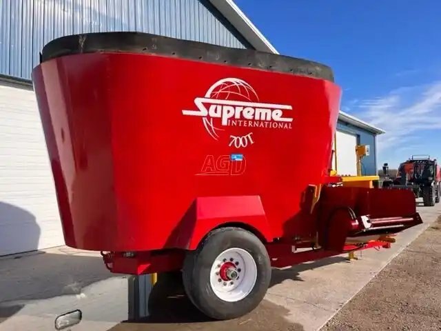 2016 Supreme 700T