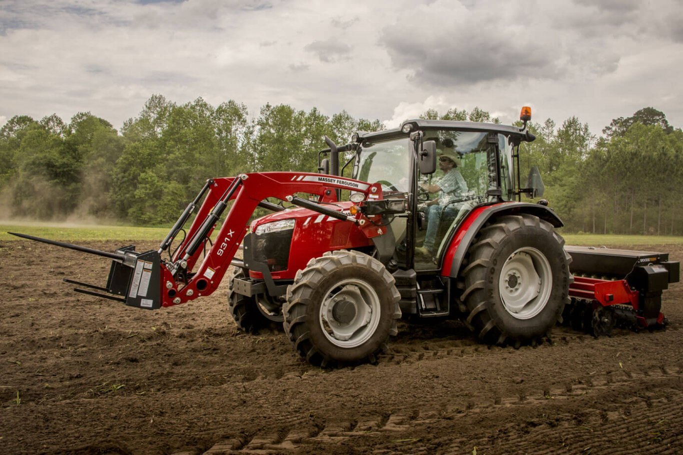 Massey Ferguson MF 4700 Global Series Utility Tractors