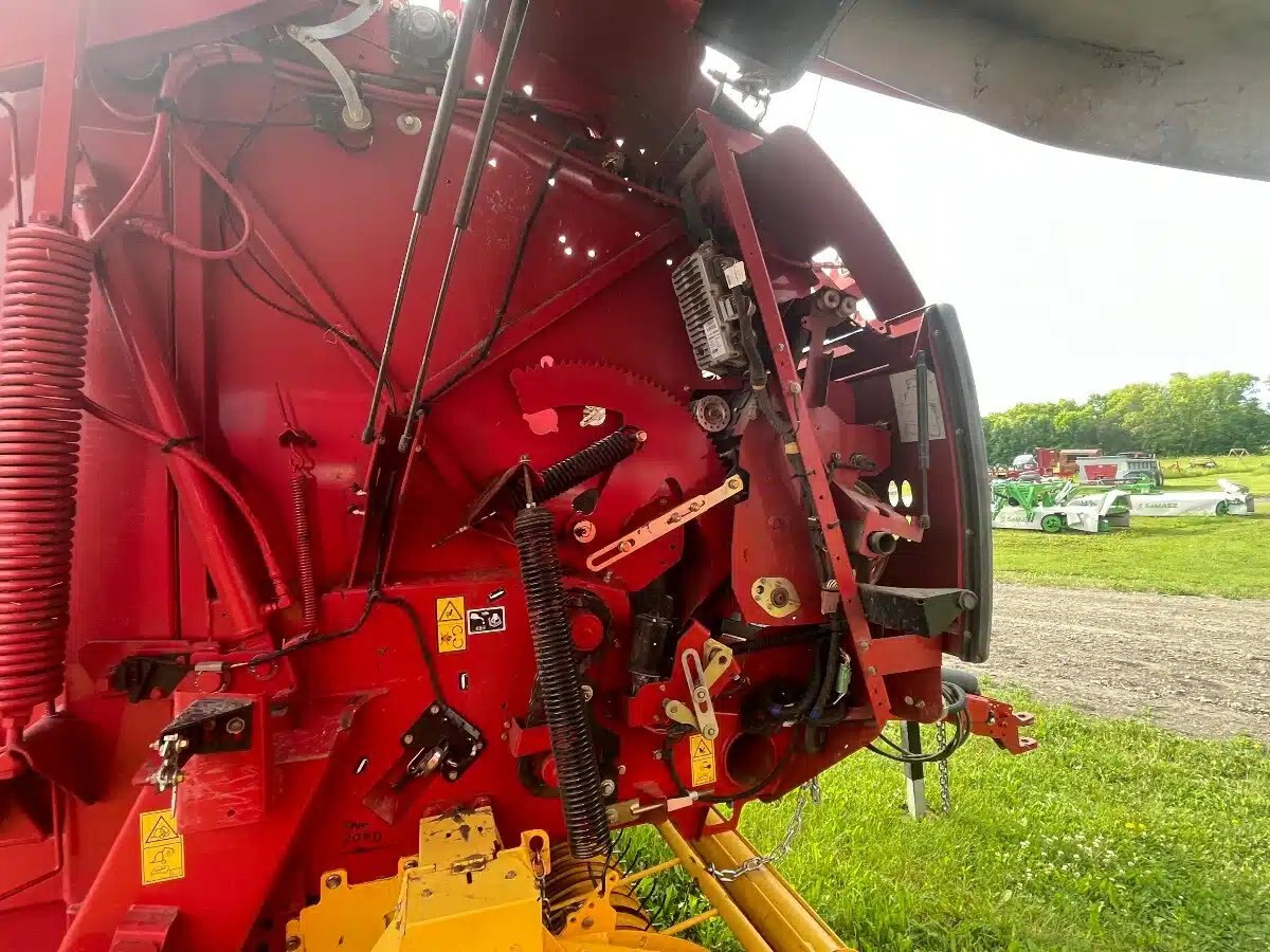 2017 New Holland ROLL BELT 560