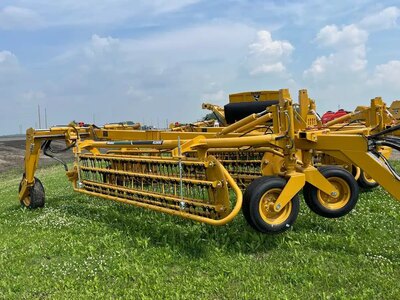 2025 Vermeer R2800