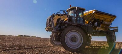Challenger® RoGator Dry RG1100C