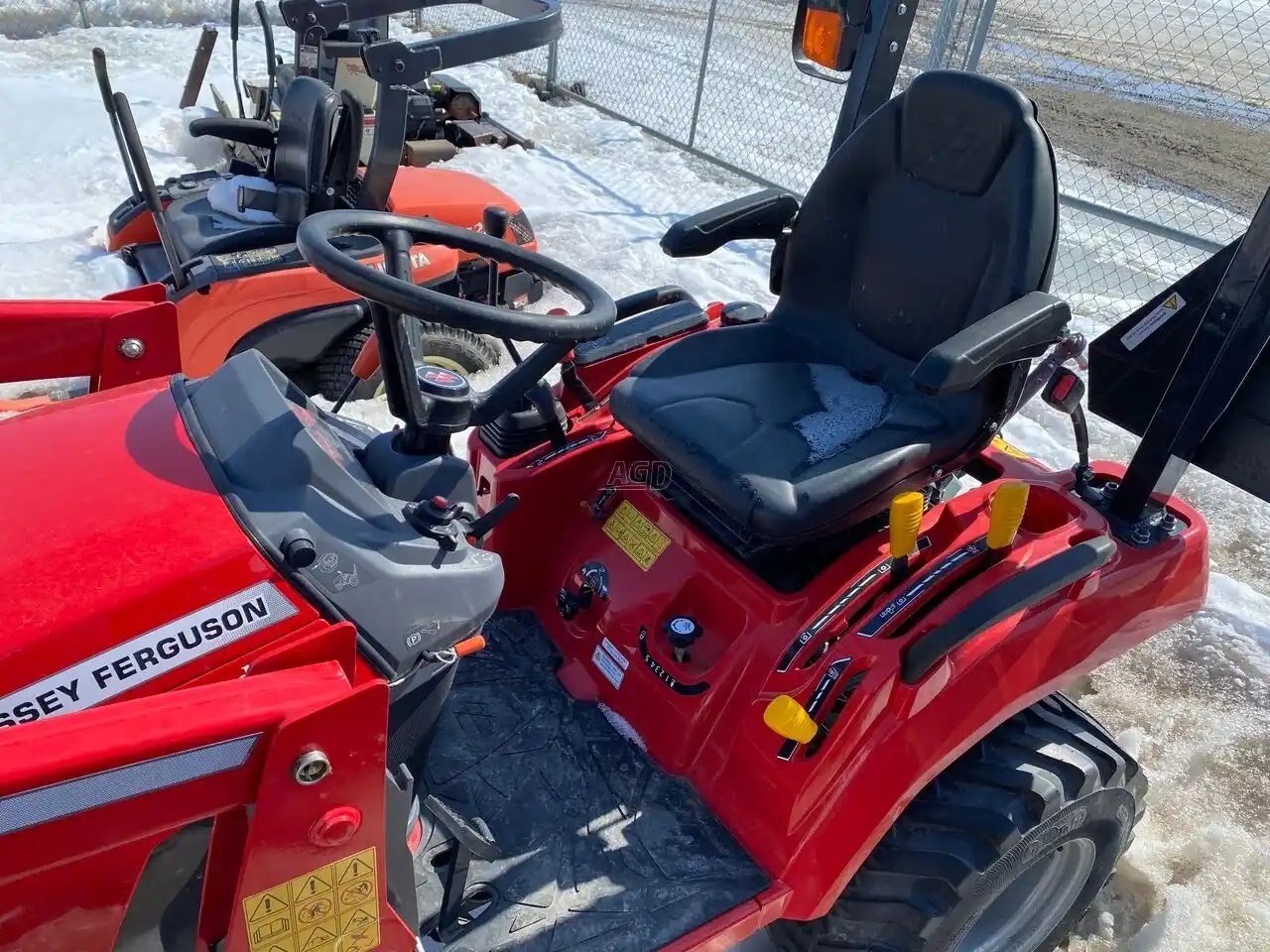 2022 Massey Ferguson GC1725M