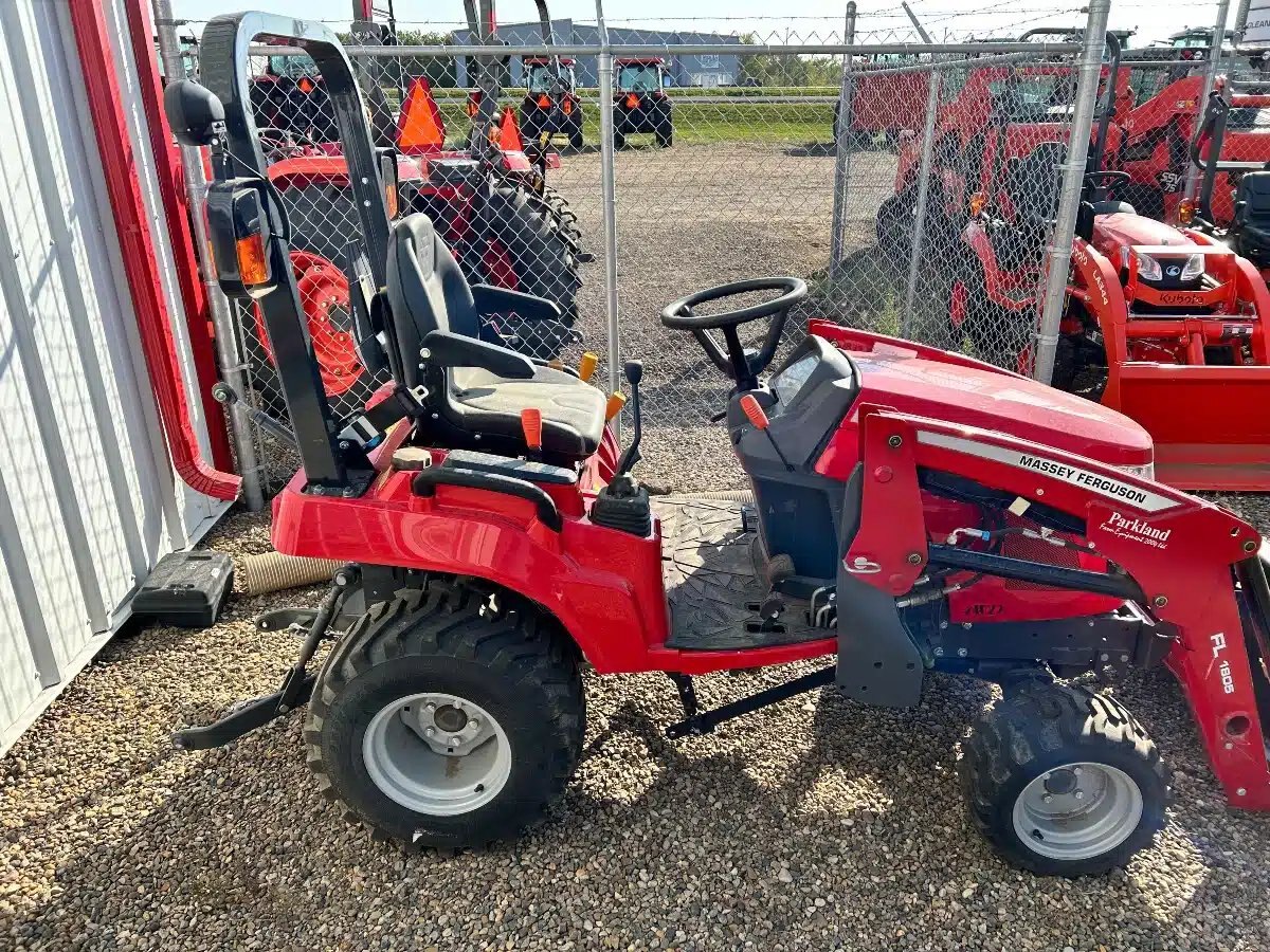 2022 Massey Ferguson GC1725M