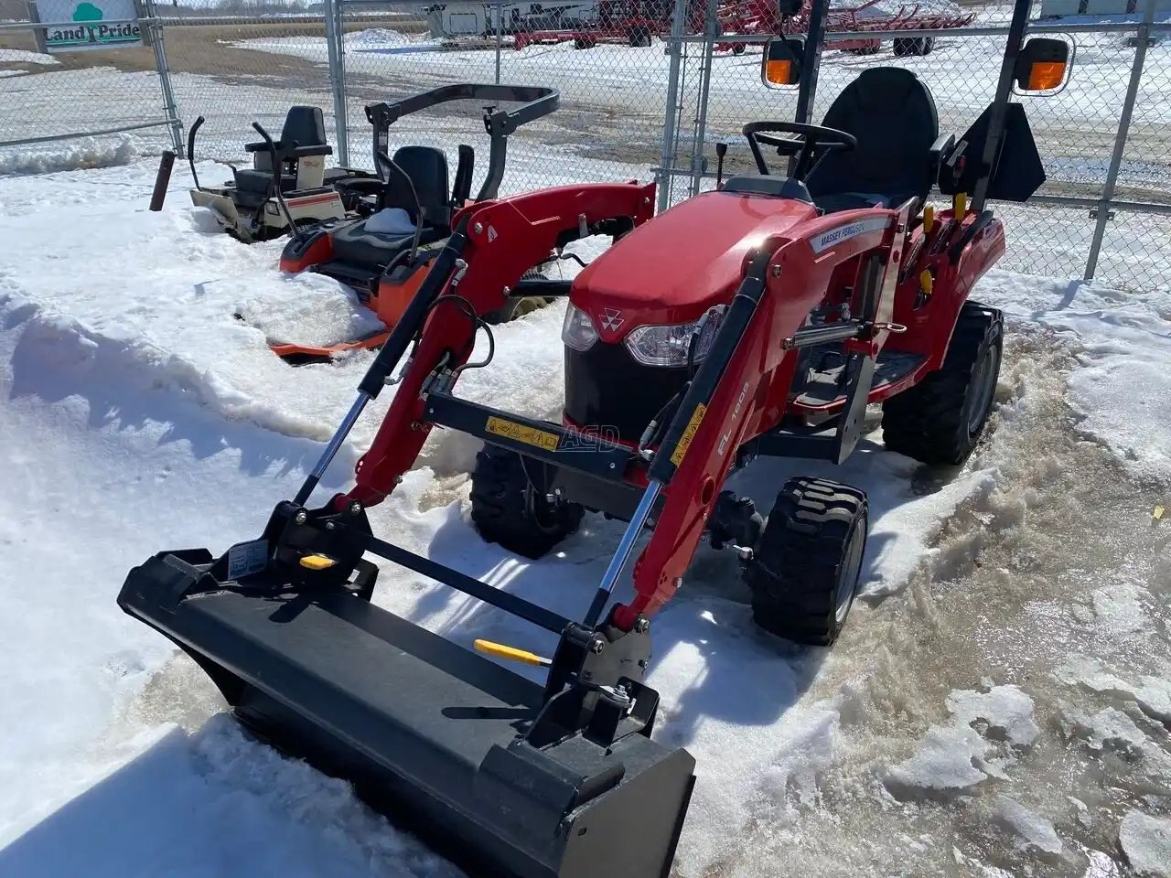 2022 Massey Ferguson GC1725M