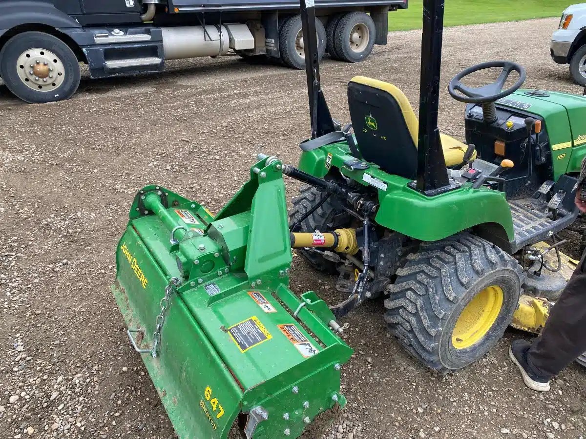 2008 John Deere 2305