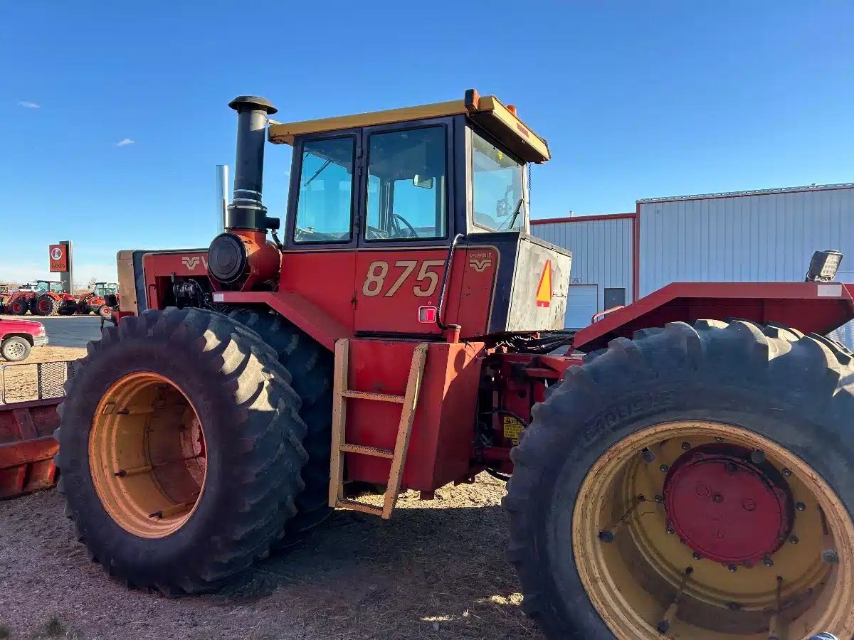 1982 Versatile 875