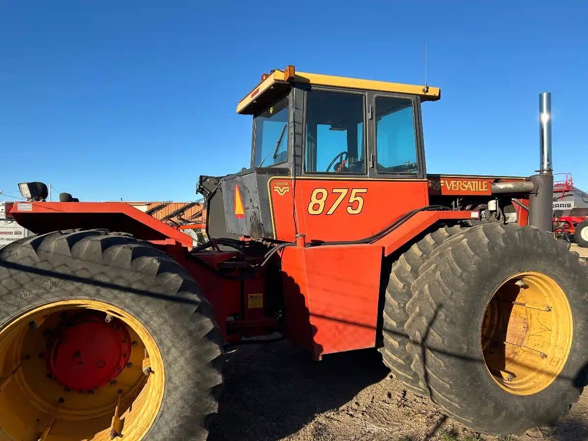 1982 Versatile 875