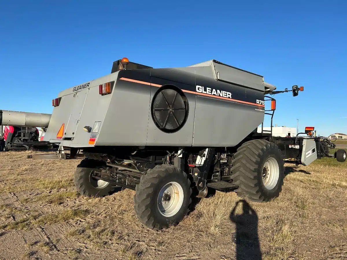 2004 Gleaner R75