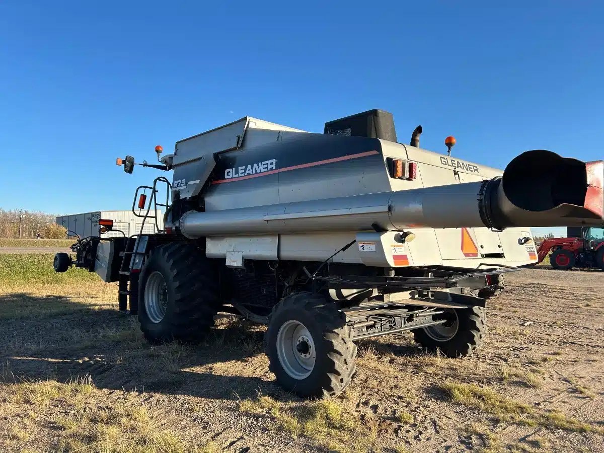 2004 Gleaner R75