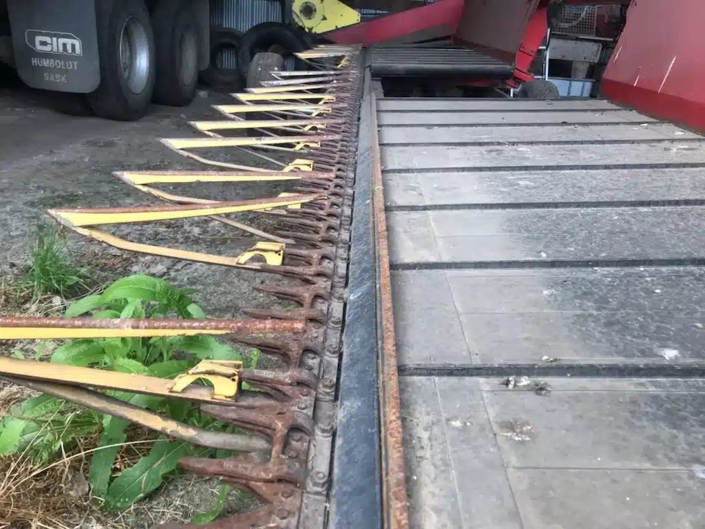 1993 Massey Ferguson 220