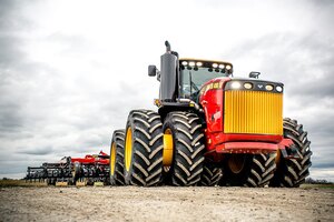 Versatile 4WD 380 610