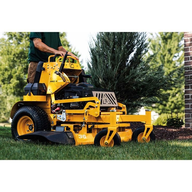Cub Cadet PRO X 636