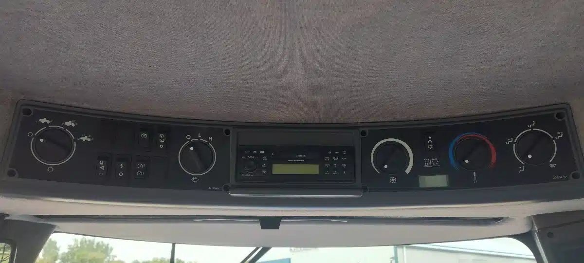 2004 New Holland TJ425