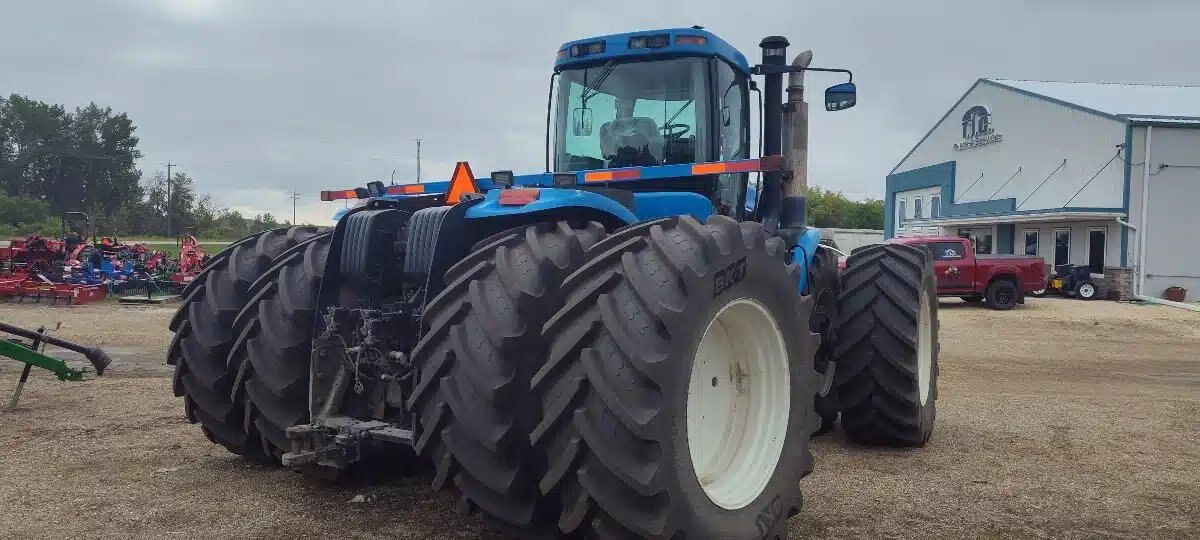 2004 New Holland TJ425