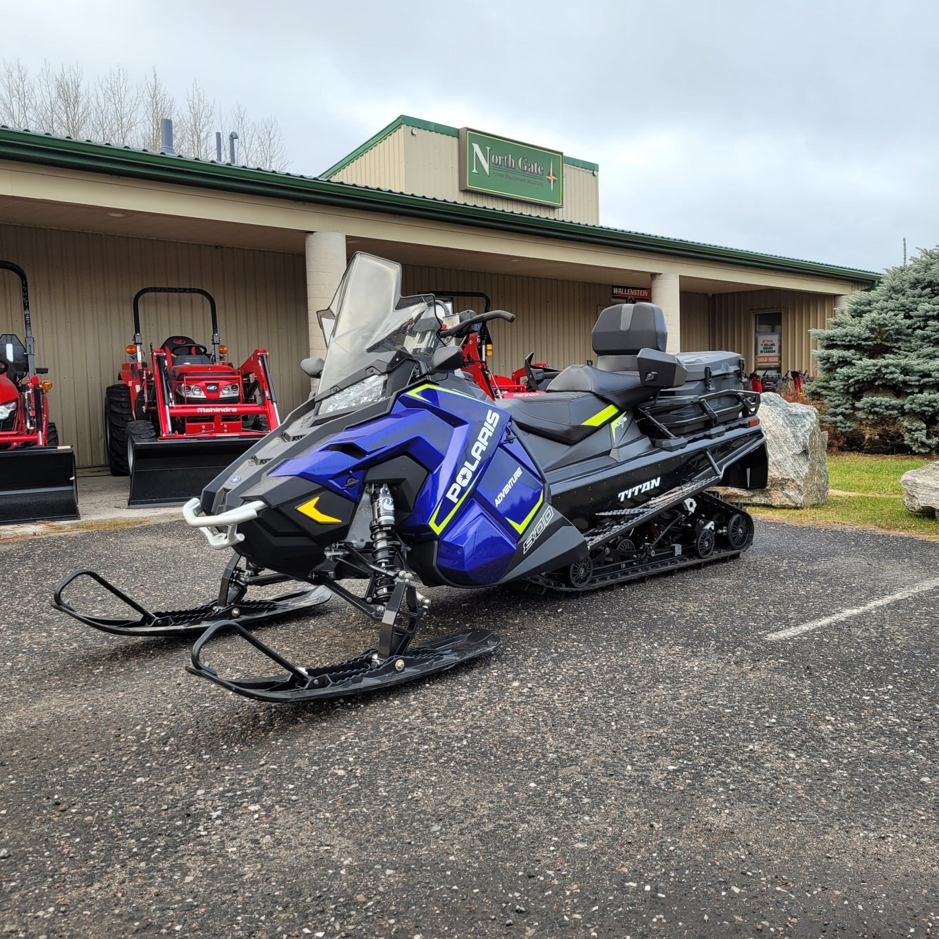 2023 Polaris® 800 TITAN Adventure 155