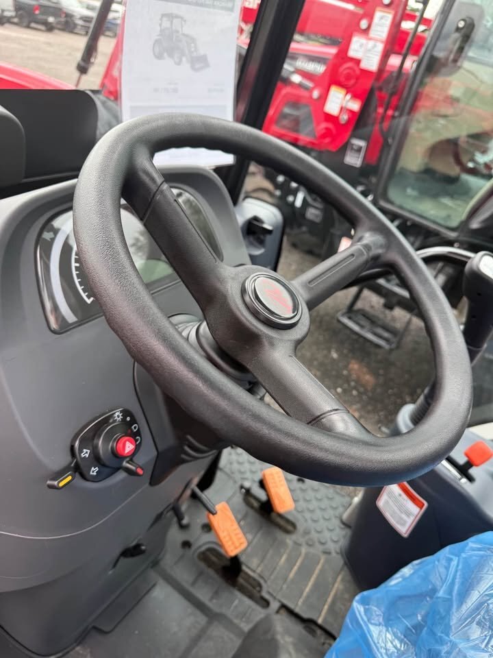 Mahindra 1640 HST Cab with Loader