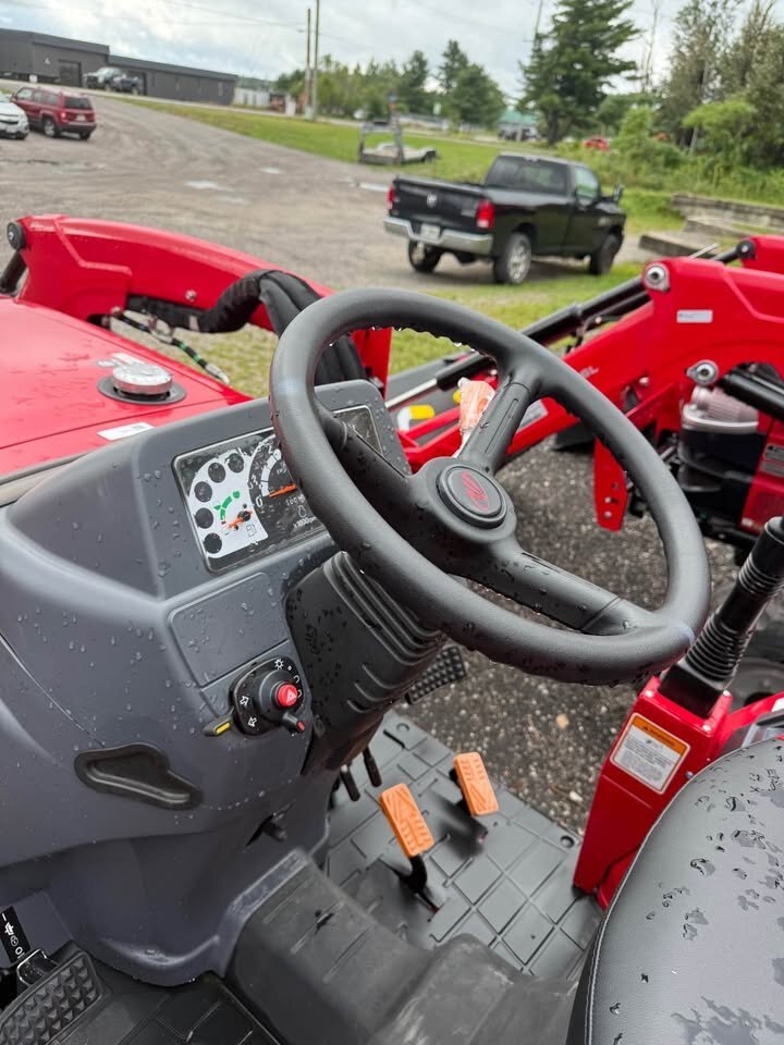 Mahindra 1626 HST Tractor Loader Backhoe
