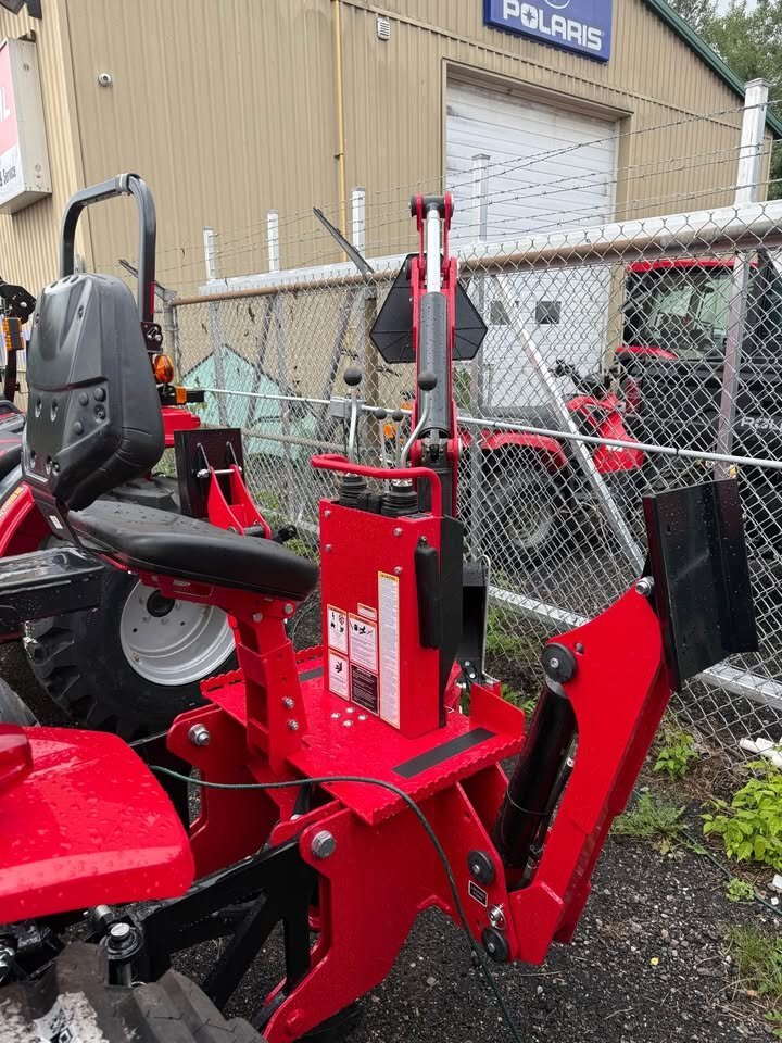 Mahindra 1626 HST Tractor Loader Backhoe