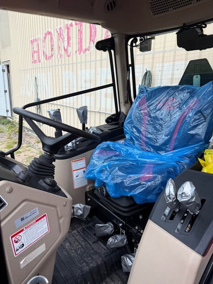 Mahindra 2126 HST Cab With Loader