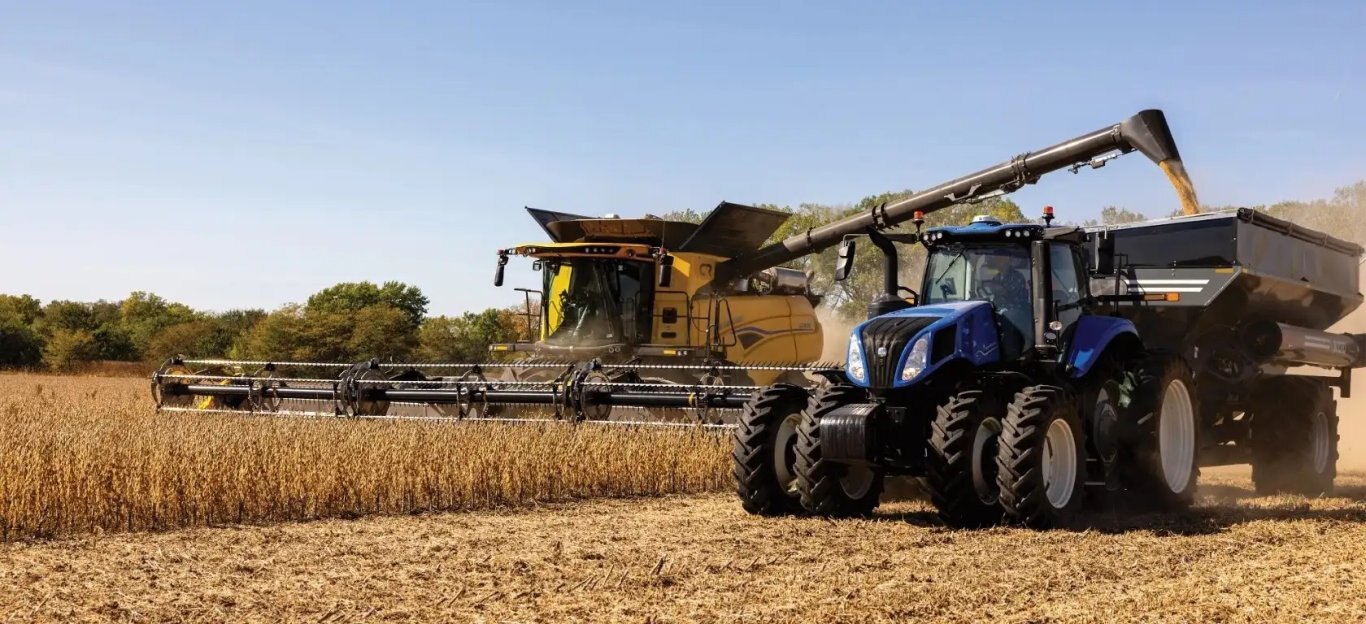 New Holland CR Series Twin Rotor® Combines CR7.90