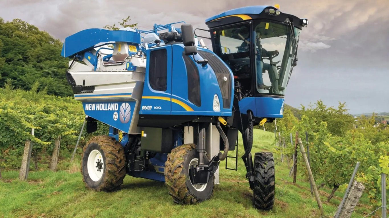 New Holland Braud High Capacity Grape Harvesters Braud 9090X – Side Conveyor