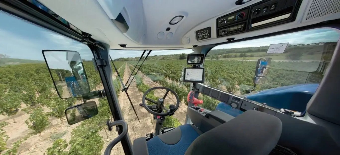 New Holland Braud Compact Series Grape Harvester Braud 8030L