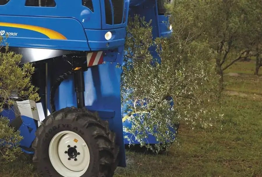 New Holland Braud 9090X Olive Harvester Braud 9090X Olive 2 Hoppers