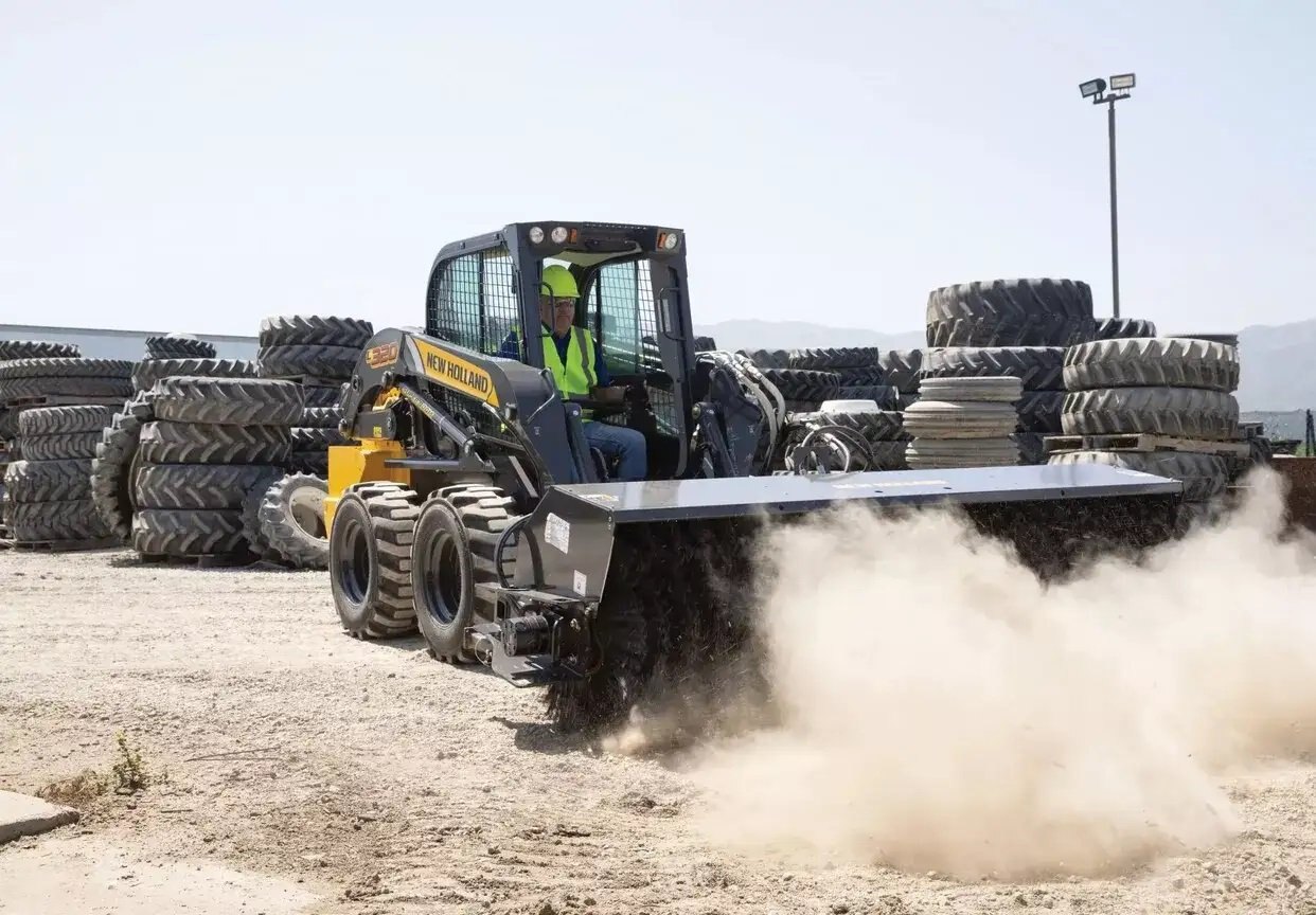 New Holland Skid Steer Loaders L320