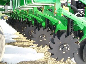 Yetter 2967 Narrow Rigid Residue Manager