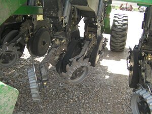 Yetter Twin Row Residue Manager
