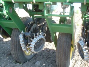 Yetter 2967 007 Floating Row Cleaner for No Till Coulters