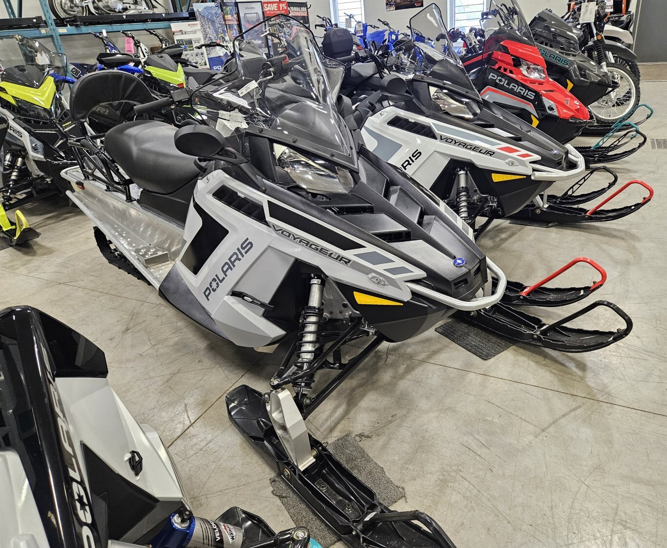 2025 Polaris 550 VOYAGEUR LXT 144