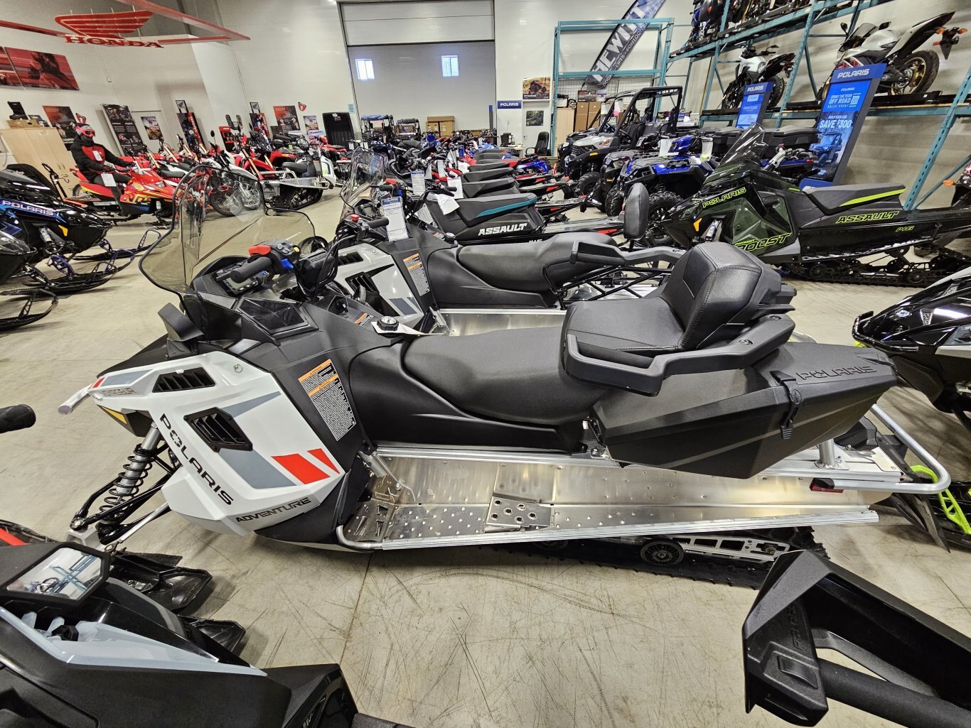 2025 Polaris 550 VOYAGEUR ADVENTURE 144